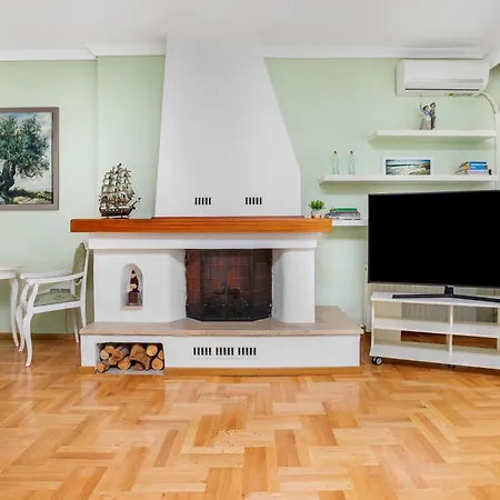 דירה Cozy Penthouse סלוניקי